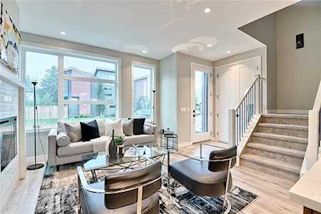2009 12 Street NW Calgary, AB T2M 1A4