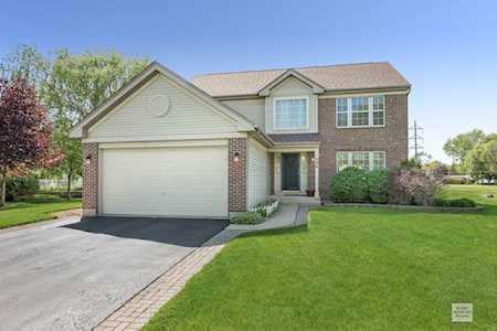 226 Angela Circle Oswego, IL 60543