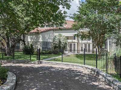 12 Hightrail Way The Hills, TX 78738