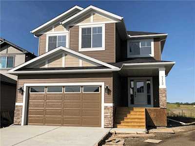 712 Hampshire Cove NE High River, AB T1V 0E6