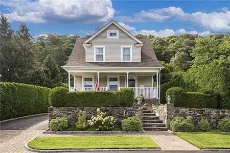 180 Sarles Ln Mount Pleasant, NY 10570