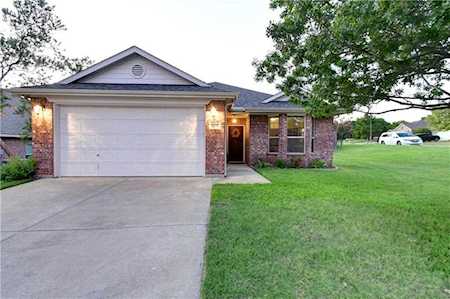 10420 Trevino Lane Benbrook, TX 76126