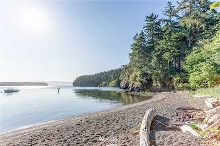 1471 Seacrest Dr Lummi Island, WA 98262
