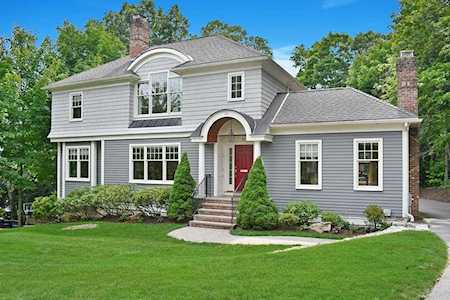 111 Crest Rd Wellesley, MA 02482