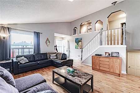 1617 40 Street SW Calgary, AB T3C 1X1