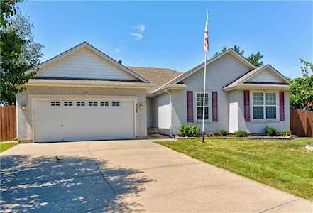 302 SW Horseplay Dr Oak Grove, MO 64075