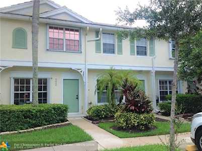 9872 NW 56th Place Coral Springs, FL 33076