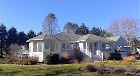 29 Hilltop AV South Kingstown, RI 02879