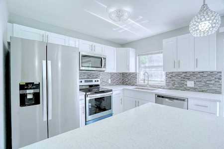 909 Pine Terrace Lake Worth, FL 33460