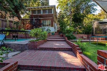 8709 Lookout Mountain Avenue Los Angeles, CA 90046