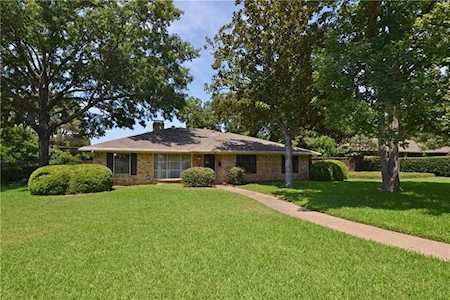 4211 Allencrest Lane Dallas, TX 75244