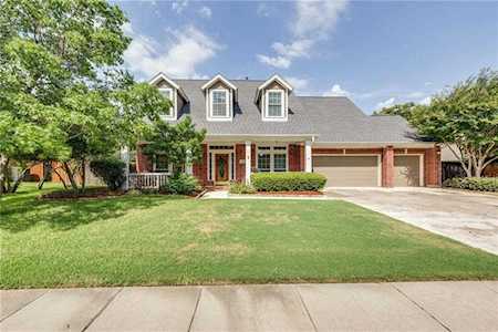 2711 Pebble Stone Grapevine, TX 76051