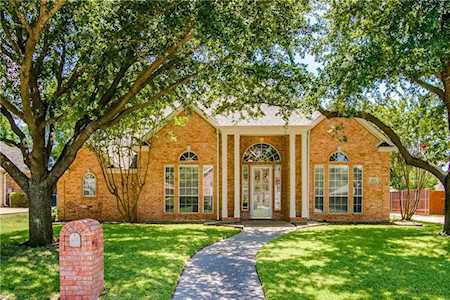 2823 Summer Tree Lane Mckinney, TX 75071