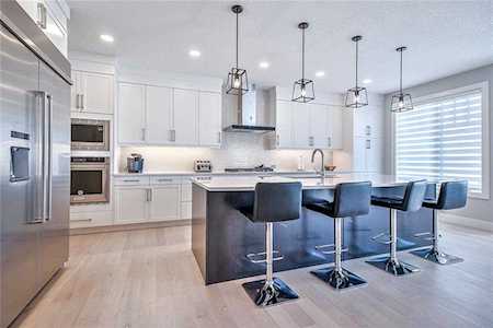 33 Trasimeno Crescent SW Calgary, AB T3E 8B8