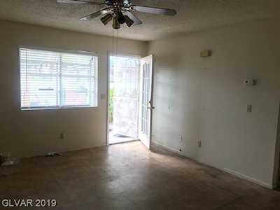 2128 Chertsey Dr #C Las Vegas, NV 89108