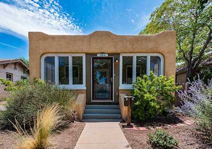 704 Slate Avenue NW Albuquerque, NM 87102