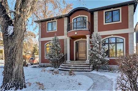 740 34 Street NW Calgary, AB T2N 2X9