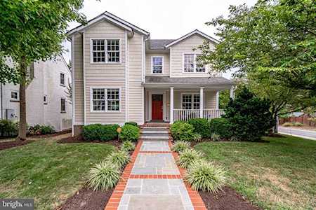 2710 Farm Rd Alexandria, VA 22302