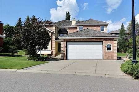 9 Christie Estate Grove SW Calgary, AB T3H 2Z4