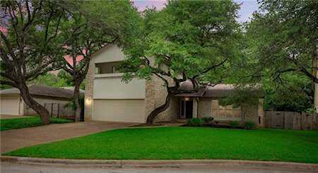 6104 Bend of The River Dr Austin, TX 78746