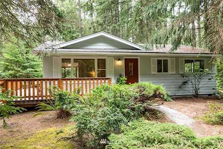 11401 Aqua Place Anderson Island, WA 98303
