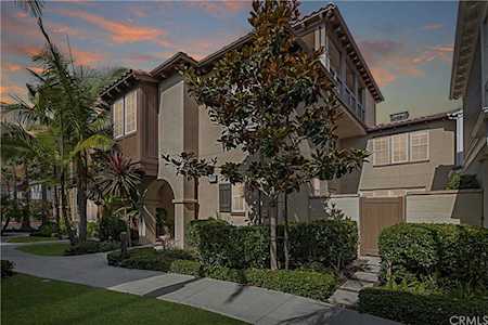 8220 Noelle Drive Huntington Beach, CA 92646