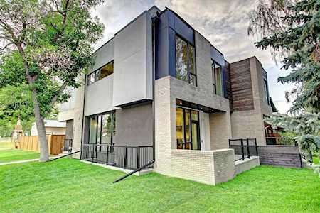 2708 28 Avenue SW Calgary, AB T3E 2C9