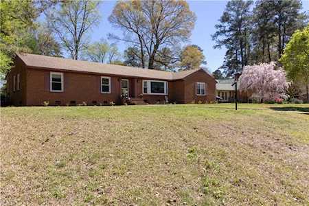 2835 W Meadow Wood Dr Chesapeake, VA 23321