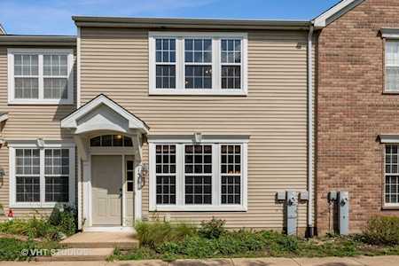 131 S Springbrook Trl Oswego, IL 60543