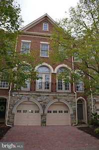 5008 John Ticer Dr Alexandria, VA 22304
