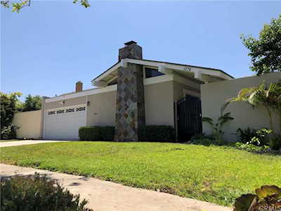1079 Santa Rosa Avenue Costa Mesa, CA 92626