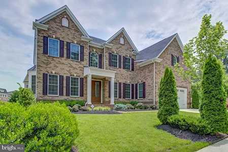 2327 Dale Dr Falls Church, VA 22043