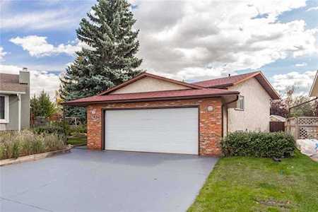 143 Deerpath Court SE Calgary, AB T2J 6K9