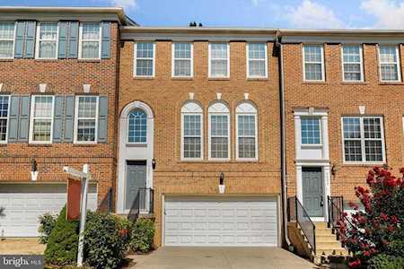 4004 Timber Oak Trl Fairfax, VA 22033