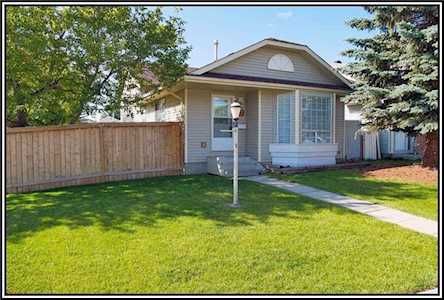 7 Martinwood Court NE Calgary, AB T3J 3H1
