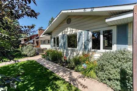 812 120 Avenue SE Calgary, AB T2J 2K6