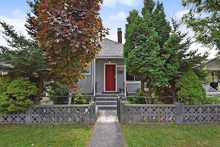 3562 E Georgia Street Vancouver, BC V5K 2L8