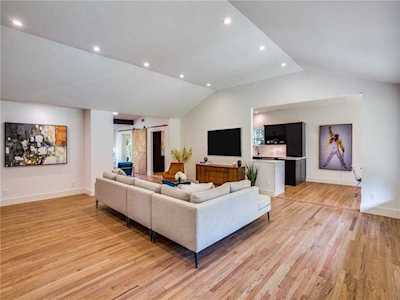 555 Kirkwood Drive Dallas, TX 75218
