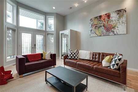 2107 29 Avenue SW Calgary, AB T2T 1N6