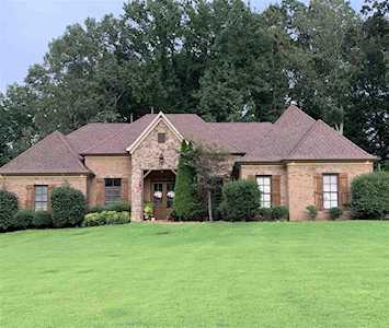 10153 Gillespie Oak Dr Lakeland, TN 38002