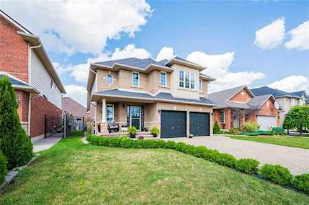 208 Pinehill Dr Stoney Creek, ON L0R 1P0