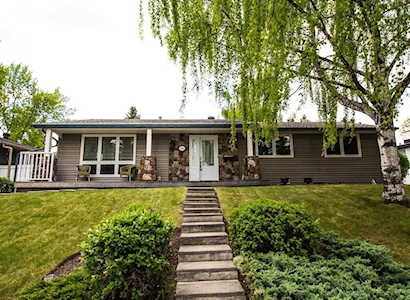 915 Canna Crescent SW Calgary, AB T2W 1N8