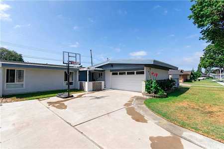 9094 La Casita Avenue Fountain Valley, CA 92708