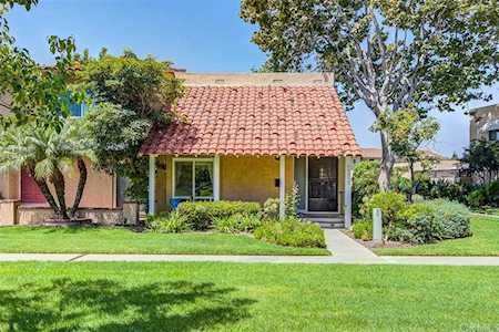 17094 Los Modelos Street Fountain Valley, CA 92708