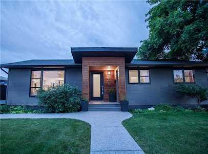 129 Winchester Crescent SW Calgary, AB T3C 2V4