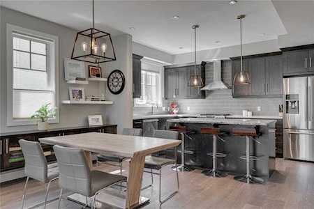 924 3 Avenue NW #1 Calgary, AB T2N 0J6
