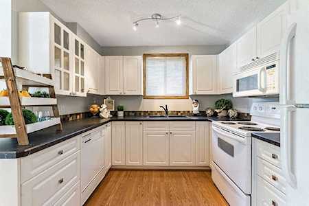 197 Somervale Point(e) SW Calgary, AB T2Y 3K4