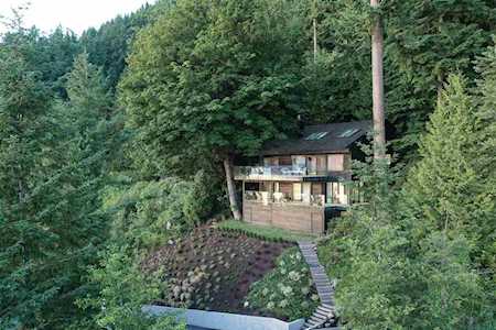 345 Bayview Place Lions Bay, BC V0N 2E0
