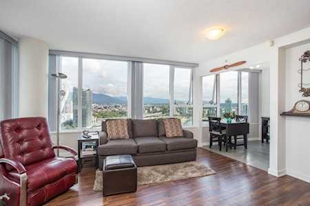 33 Smithe Street #2808 Vancouver, BC V6B 0B5