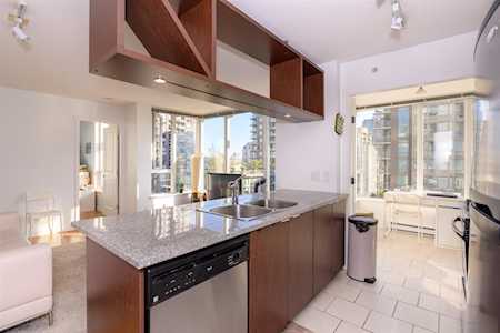 1001 Richards Street #906 Vancouver, BC V6B 1J6